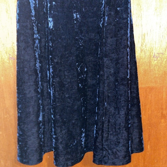 •AMERICAN EAGLE OUTFITTERS•NAVY RUFFLE VELVET/VELOUR COLD SHOULDER  DRESS MEDIUM - Picture 9 of 13
